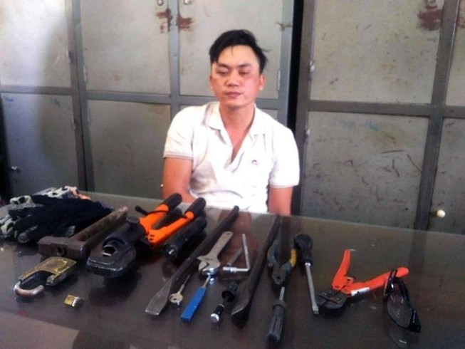 Kẻ trộm đám cưới với đồ nghề khủng