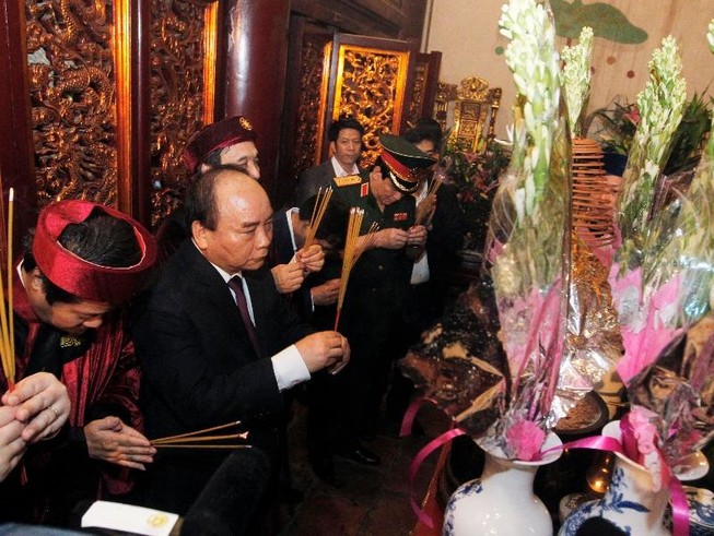 Thủ tướng dâng hương tưởng nhớ các vua Hùng