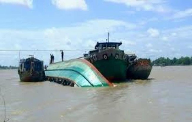Gần 100 người đang tìm 3 ngư dân mất tích trên biển Cô Tô