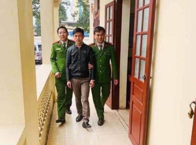 Xưng phóng viên, bắt doanh nghiệp chi 50 triệu
