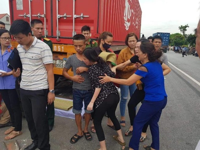 Khoảnh khắc kinh hoàng vụ tai nạn giao thông làm 5 người chết