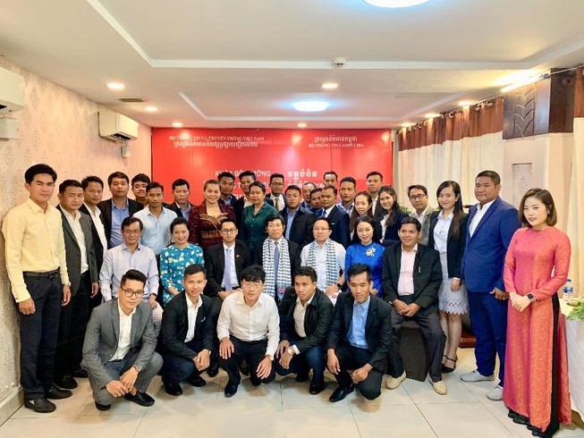Lớp bồi dưỡng kỹ năng điều tra cho các nhà báo Campuchia