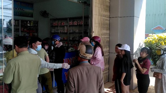 Phạt 1 cơ sở bán khẩu trang cao gấp 8 lần ngày thường