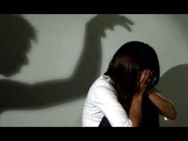 Bà nội tố cáo cháu gái 12 tuổi bị hiếp dâm trong rẫy