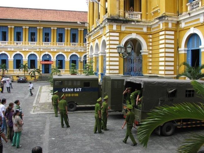 Chuyện pháp đình trong tuần