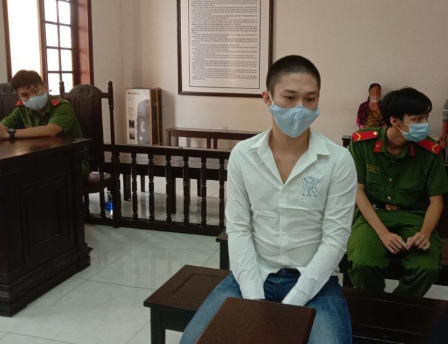 Hơn 3 năm tù cho thanh niên lấy ma túy dưới gốc cây