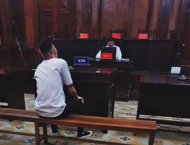 'Yêu' bạn gái nhí, nam sinh đối diện tội hiếp dâm trẻ em