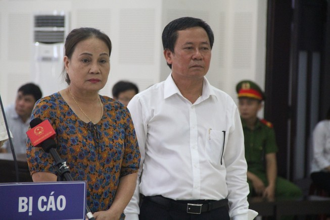 Xử buôn lậu gỗ trắc: Bị cáo đề nghị đưa tang vật vụ án ra tòa