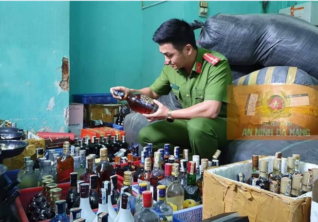 Gần 400 chai rượu ngoại không rõ nguồn gốc trong bar ở Đà Nẵng