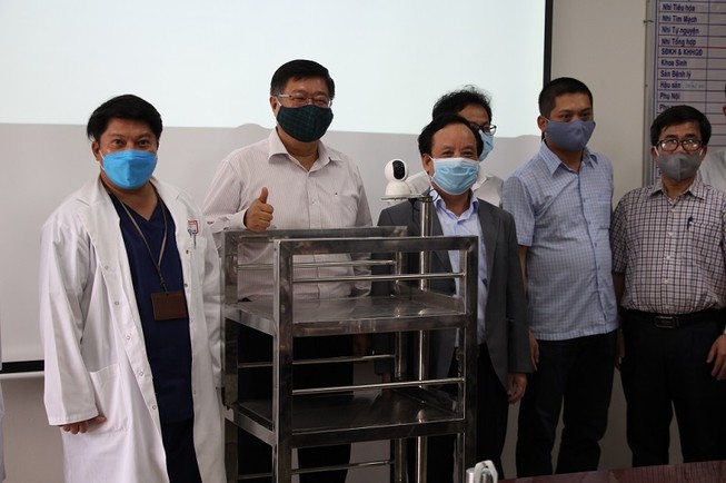 Đà Nẵng thử nghiệm robot phục vụ trong khu cách ly