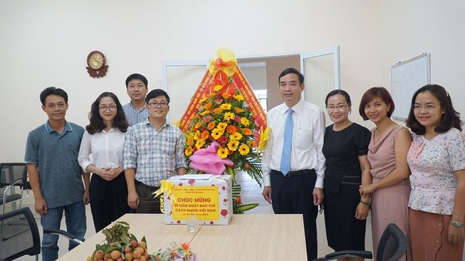 Lãnh đạo TP Đà Nẵng thăm, chúc mừng báo Pháp Luật TP.HCM