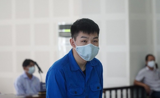 Tổ chức cho người TQ nhập cảnh trái phép: Bị cáo bật khóc