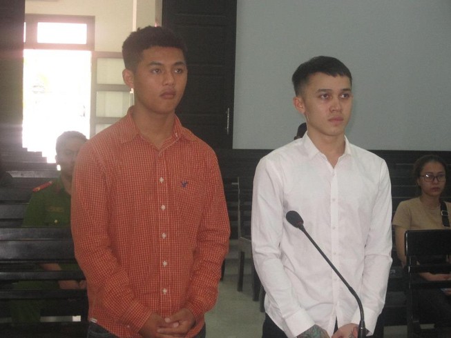 Ném bom xăng vào quán cà phê vì bị dọa cắt gân chân