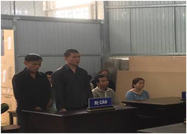 Phụ 'khiêng' két sắt, cùng lãnh án tù