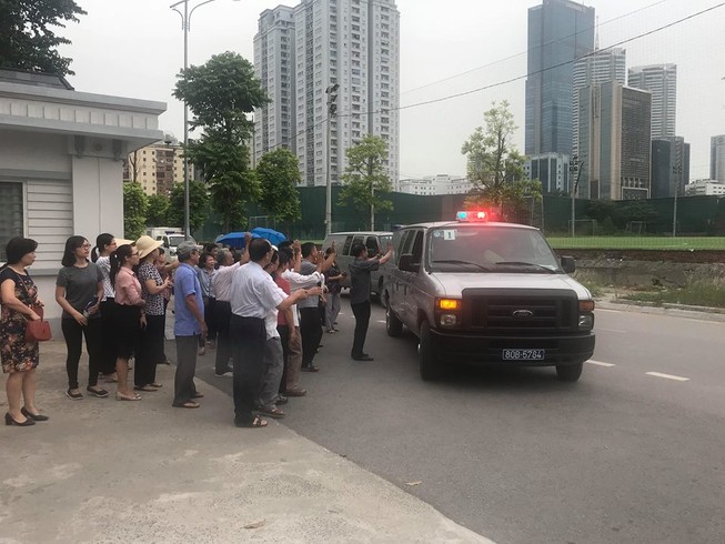 Tuyên án: Nhiều người vẫy tay chào xe ông Thăng đến tòa