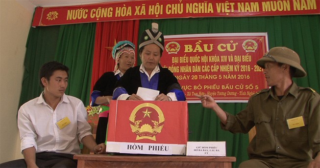 Bà con tộc người Đan Lai, Thái, Mông... đi bầu cử sớm