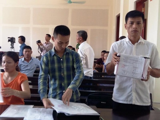 Vụ kiện chi cục thuế: Hoãn xử vì vắng người quan trọng