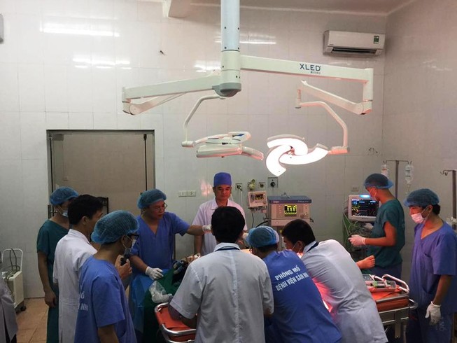 50 y bác sĩ hiến máu cứu bảo vệ bị đâm trong BV