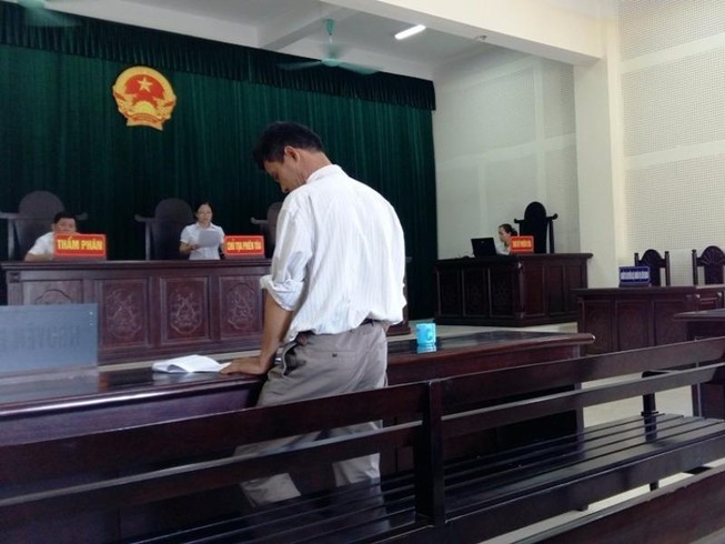 UBND xã hầu tòa vì nợ hàng trăm triệu đồng