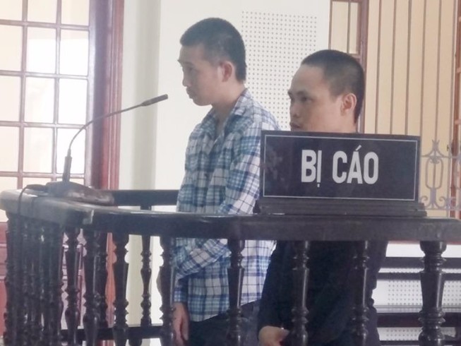 2 xe ôm rủ nhau 'mần ăn' rồi cùng lãnh 32 năm tù