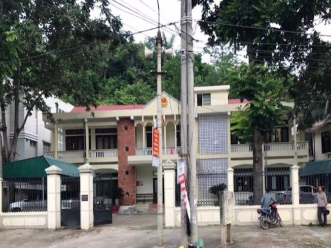 Khởi tố chánh án nhận tiền của bị can đánh bạc