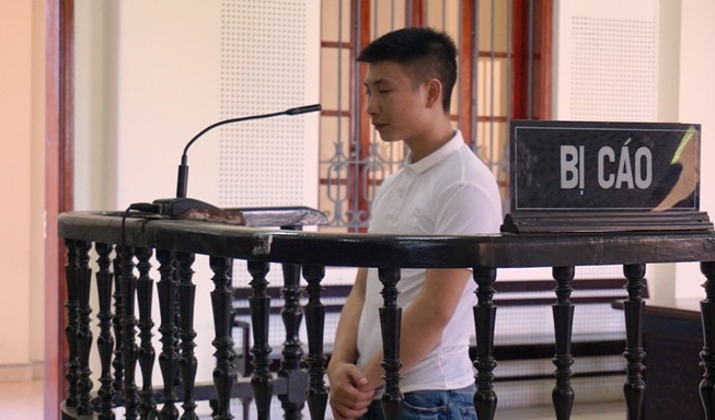 Vào nhà nghỉ với cô gái lạ rồi bị dụ buôn ma túy
