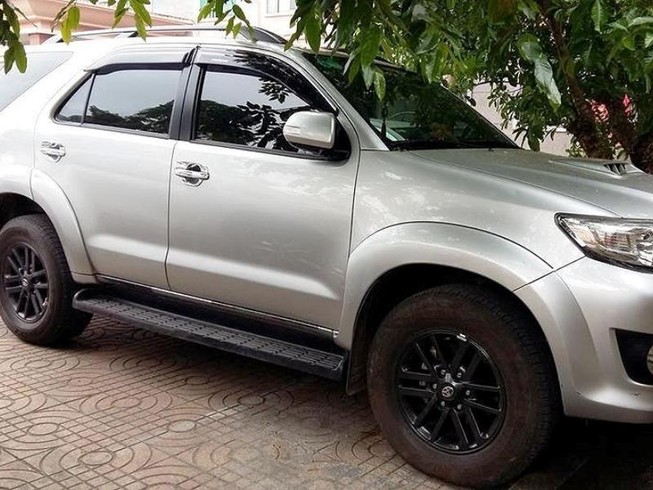 Mải 'tâm sự', đôi tình nhân bị trộm cả xe hơi Fortuner