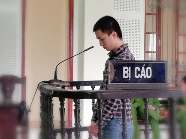 Thanh niên 19 tuổi lãnh 19 năm tù vì đâm bạn nhậu