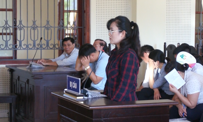 Vụ người đẹp chiếm đoạt 50 tỉ: Chủ tọa nhắc nhở ngân hàng