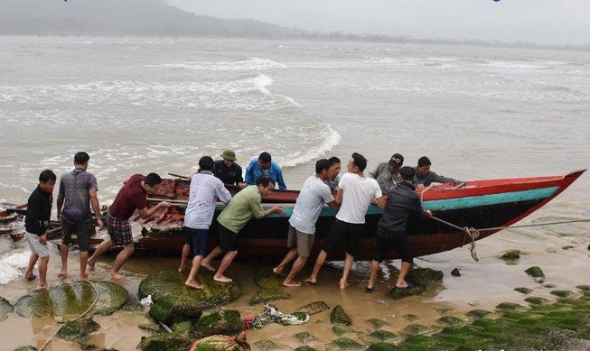 Cha tử vong, con đang mất tích trên biển