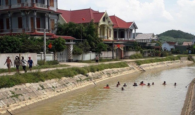 Tìm thấy thi thể cụ bà 84 tuổi bị đuối nước trên sông
