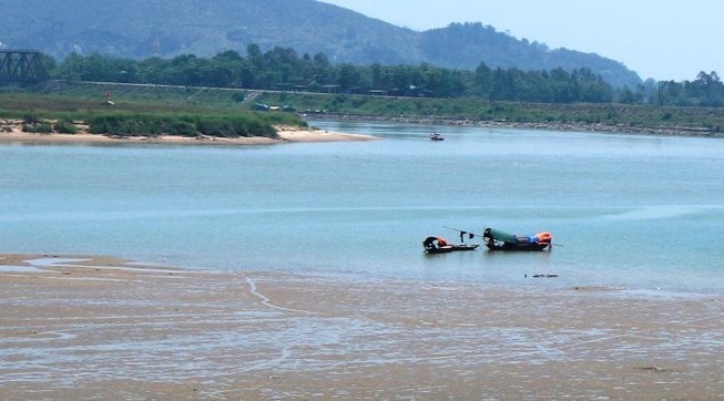 Thi thể trôi trên sông qua 3 huyện không rõ danh tính