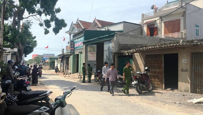 Nữ chuyên viên phòng giáo dục chết trong tư thế treo cổ