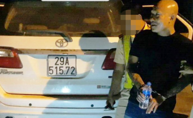 Bắt 2 kẻ chở 2 bánh heroin và ma túy đá ra Hà Nội
