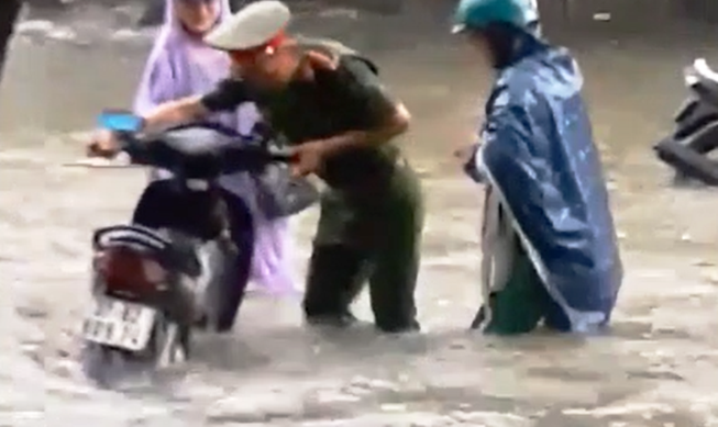 Nam thanh niên chết bí ẩn dưới mương nước gần xe máy