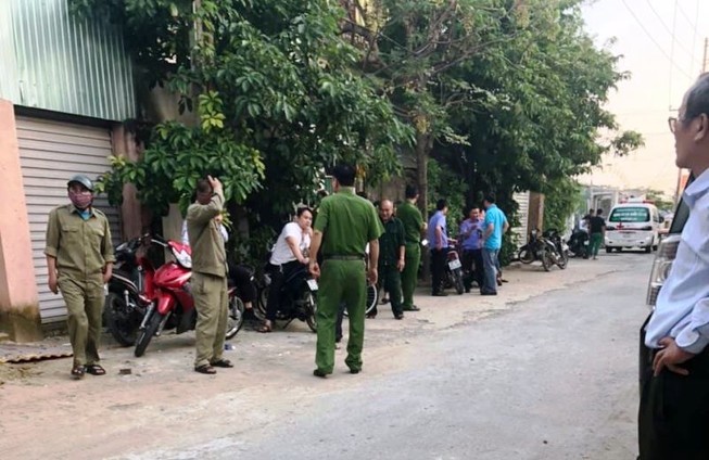 Nghe mùi hôi thối trong nhà trọ, kiểm tra thấy xác người