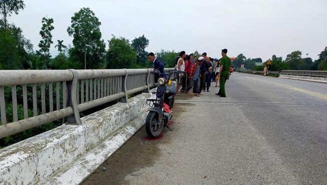 Nghi nữ sinh 16 tuổi để lại thư 'tạm biệt tất cả' rồi nhảy cầu