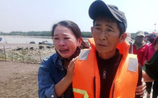 Tàu cá bị đâm chìm trên biển, 4 ngư dân được cứu sống