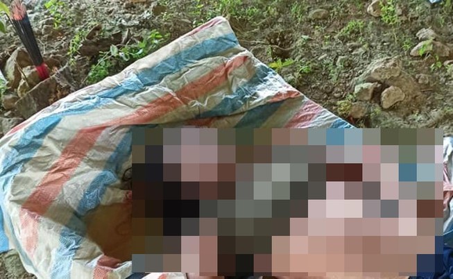 Phát hiện thi thể 1 phụ nữ đeo dây chuyền vàng trôi trên kênh