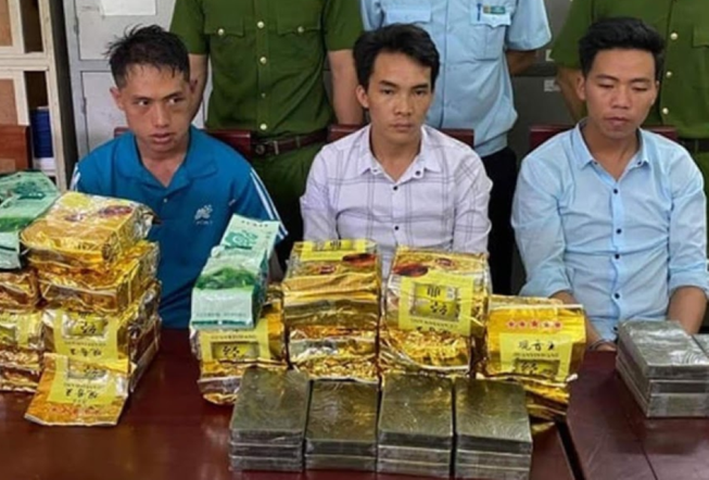Vận chuyển thuê hơn 20 kg ma túy đá để lấy công 80 triệu