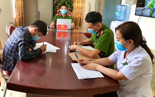 Nam sinh viên bị phạt vì đang cách ly vẫn đến ngân hàng