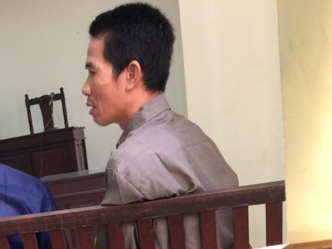 Bảo vệ mở cốp xe trộm đồ