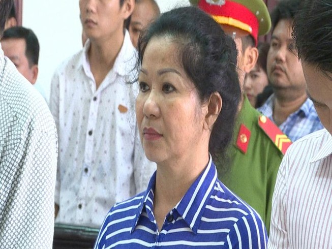 Bị cáo Nghĩa nghe tuyên an trưa 12/1