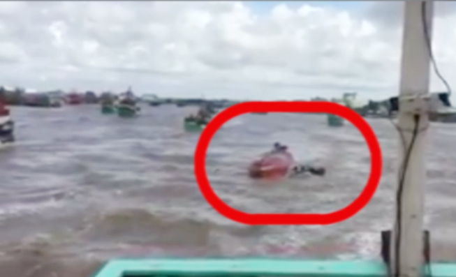Khen thưởng 28 tập thể, cá nhân cứu hộ tàu bị lật