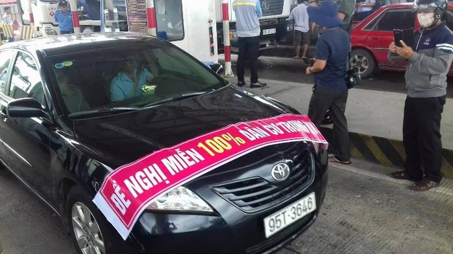 QL1A đoạn qua BOT Cần Thơ - Phụng Hiệp tê liệt