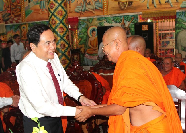 Ông Trần Thanh Mẫn - Chủ tịch Ủy ban TW MTTQ Việt Nam thăm và chúc Tết cổ truyền Chol Chnam Thmay năm 2019 ở Sóc Trăng - ảnh C.LUẬN