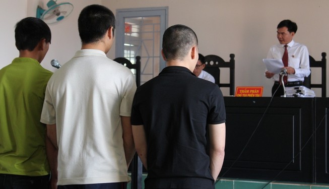 Bảo vệ Công ty Long Sơn thực nghiệm hành vi chém người