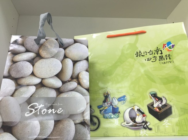 Phát minh mới: Giấy làm từ đá