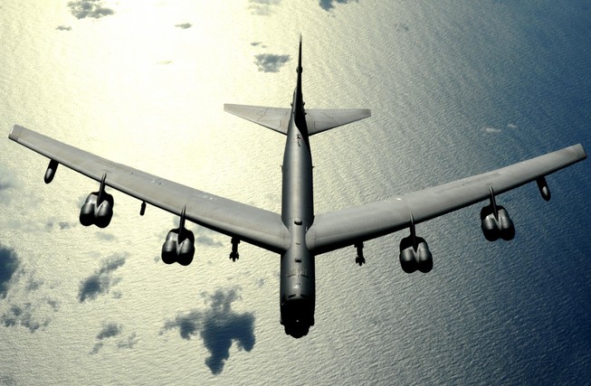 Trung Quốc triển khai xe tăng, Mỹ sẽ đưa B-52 đến biên giới liên Triều?