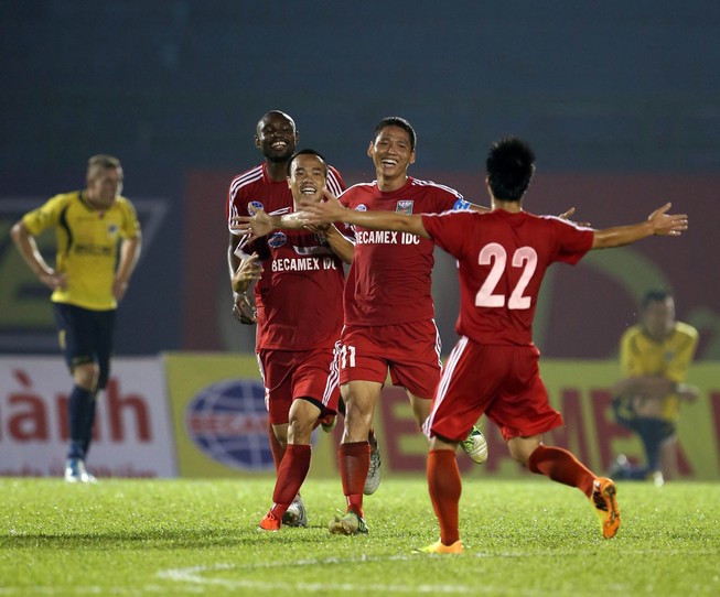 Nửa mùa V-League: Anh Đức càng già càng cay!